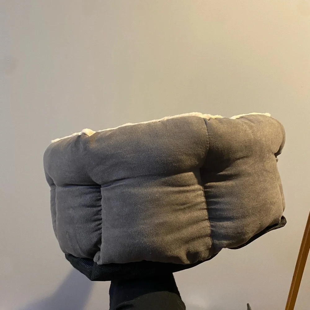Cozy Two-Tone Pet Bed